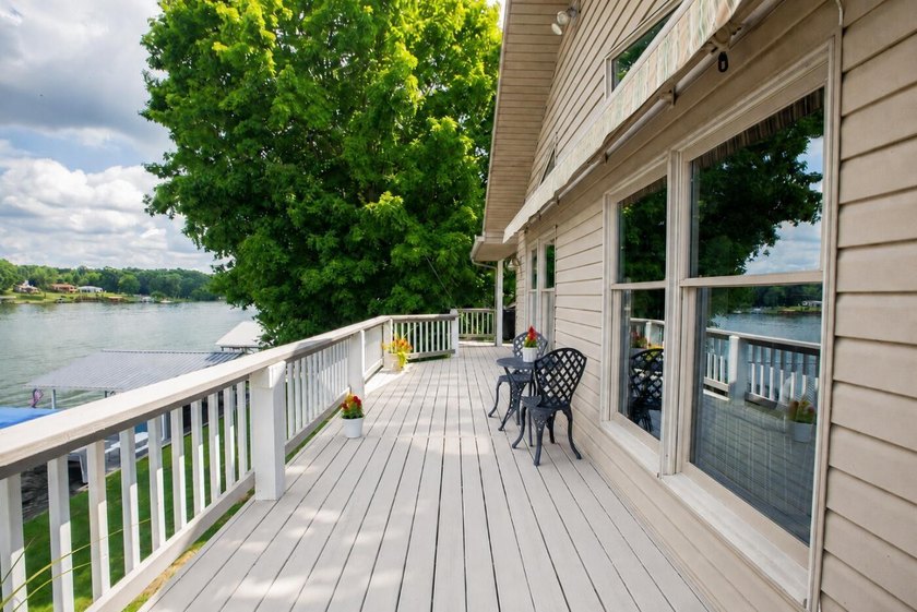 NEW LISTING! Welcome to 401 Lakeview Heights Drive, an Apple - photo 25