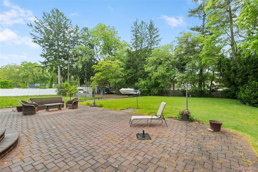 Beautifully maintained and custom-built 3,204 sq. ft - photo 25