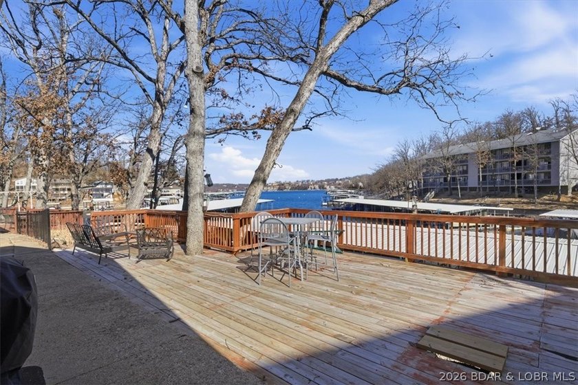 Your cozy lake retreat awaits. This 1 bed 1 bath condo located - photo 27