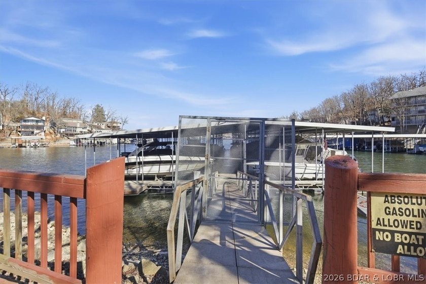 Your cozy lake retreat awaits. This 1 bed 1 bath condo located - photo 29