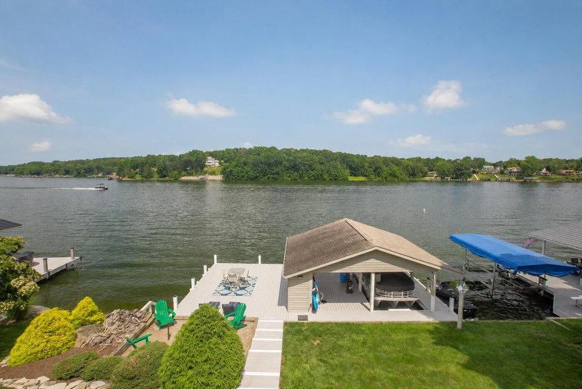 NEW LISTING! Welcome to 401 Lakeview Heights Drive, an Apple - photo 29