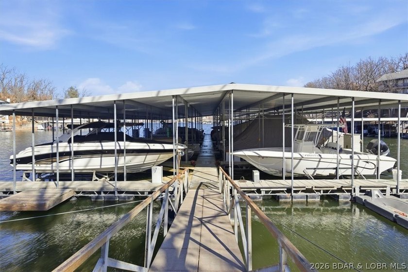 Your cozy lake retreat awaits. This 1 bed 1 bath condo located - photo 30