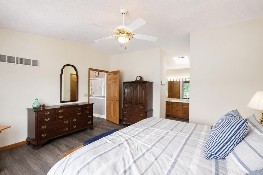 NEW LISTING! Welcome to 401 Lakeview Heights Drive, an Apple - photo 32