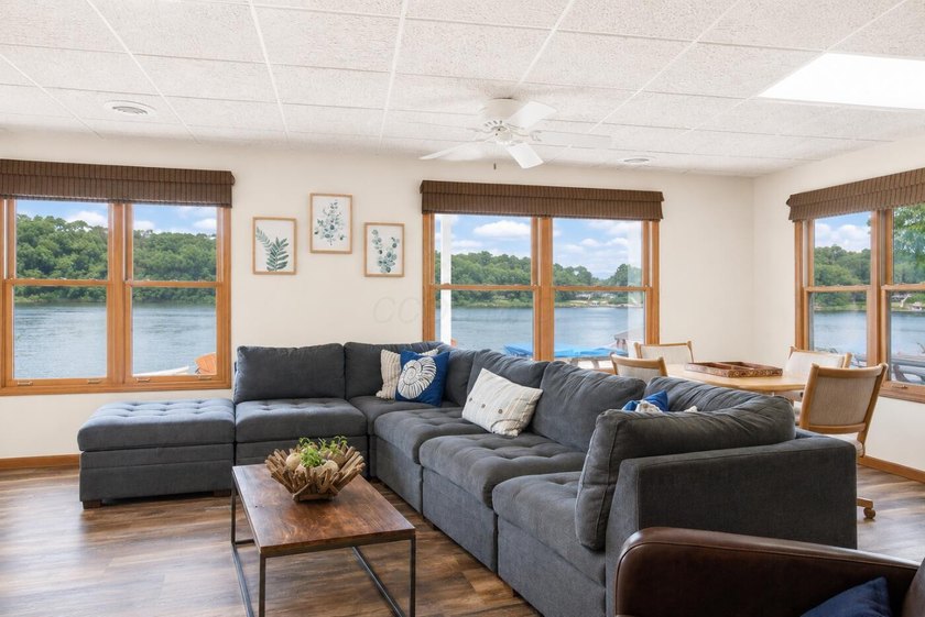 NEW LISTING! Welcome to 401 Lakeview Heights Drive, an Apple - photo 40