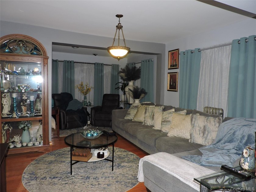 Well maintain three-bedroom house with a full finish attic as a - photo 2