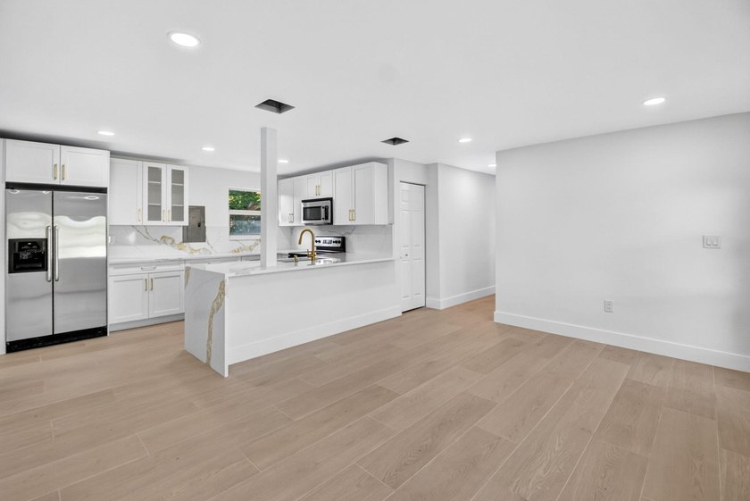 Welcome to this beautifully renovated home in Seminole Manor - photo 9