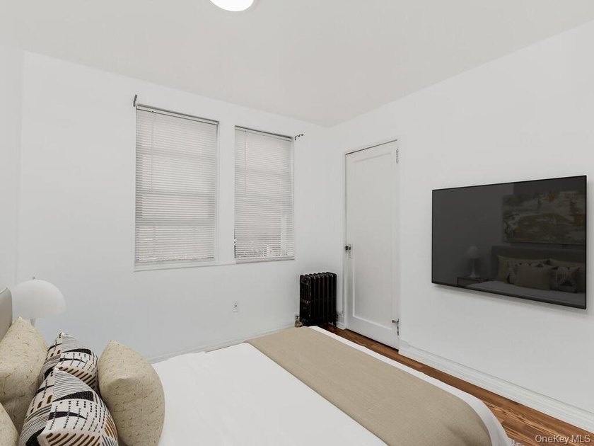 Welcome to 264 Emerson Avenue, Bronx, NY 10465! This is a - photo 13