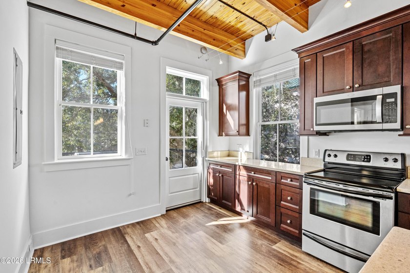 Unique opportunity to own a mixed-use residential and commercial - photo 14
