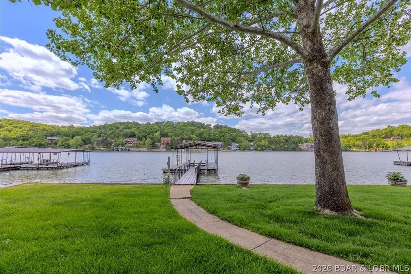 When you are looking for a lawn on the lake (and it is hard to - photo 17
