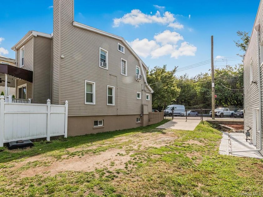 Welcome to 264 Emerson Avenue, Bronx, NY 10465! This is a - photo 19