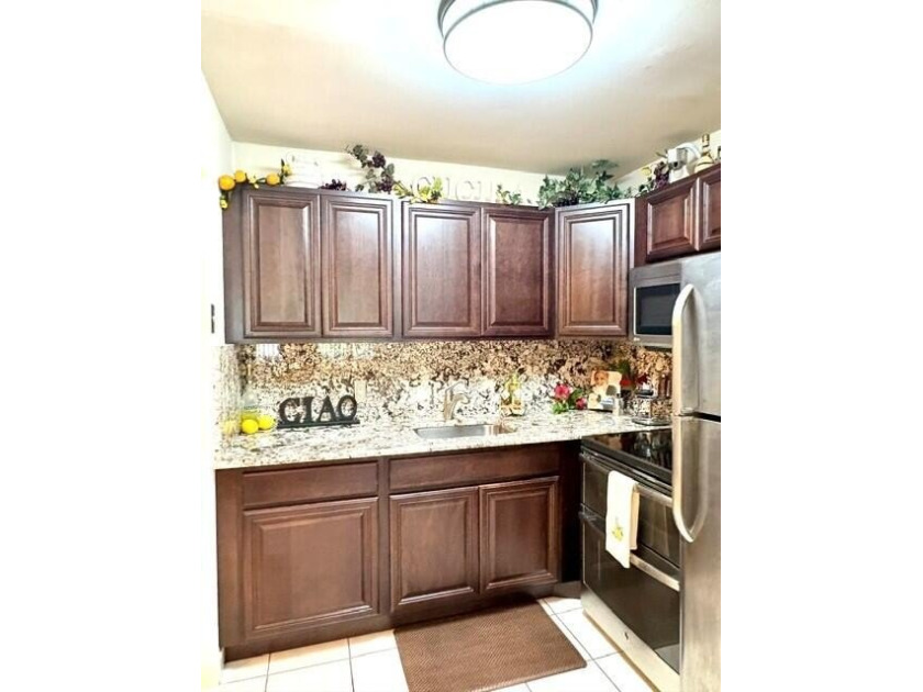 Immaculate second floor, partially furnished, one bedroom one - photo 6