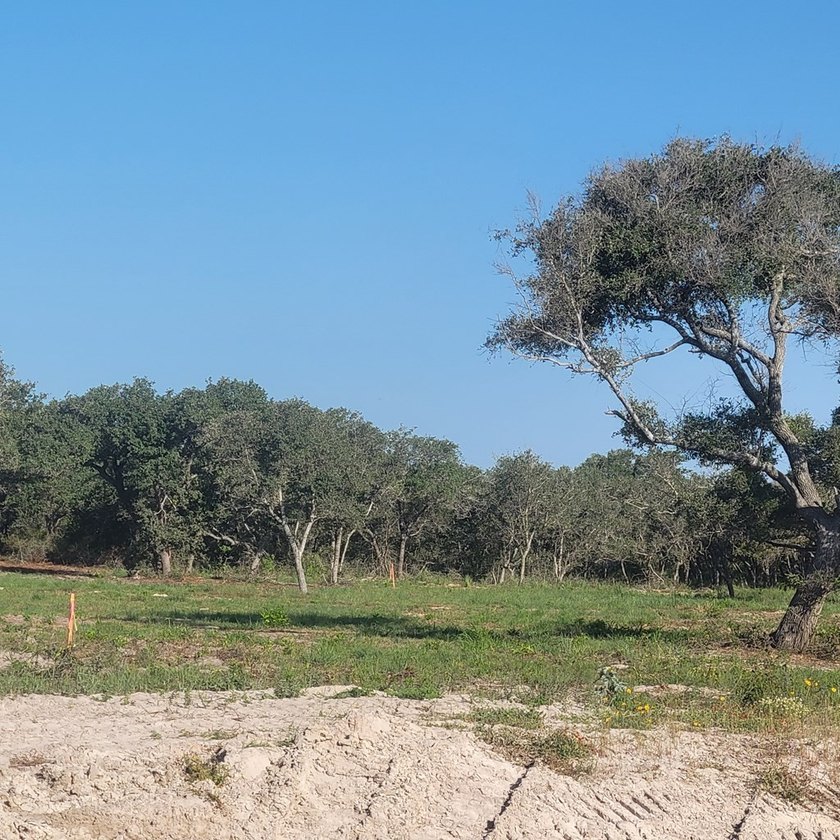 Oversized lot (over 7200sf) for your new home! Water Well and - photo 2