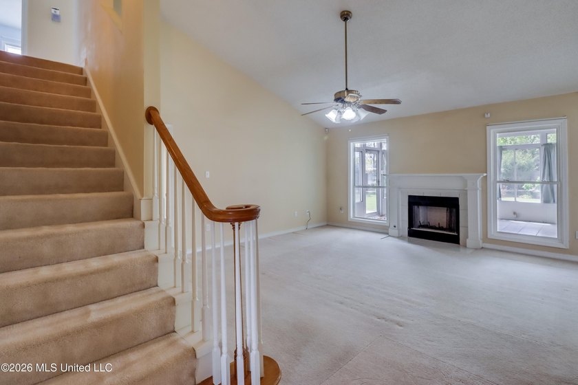 Spacious 4-Bedroom Home in Stonebridge Neighborhood Large - photo 6
