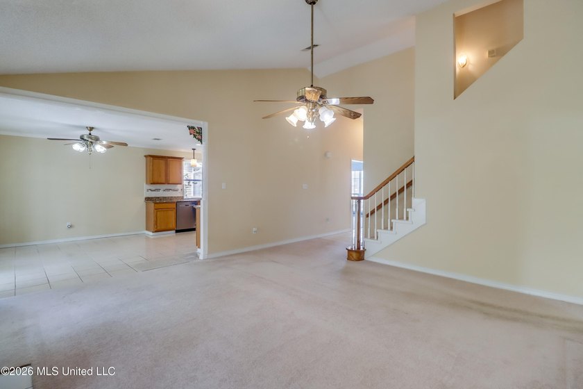 Spacious 4-Bedroom Home in Stonebridge Neighborhood Large - photo 8