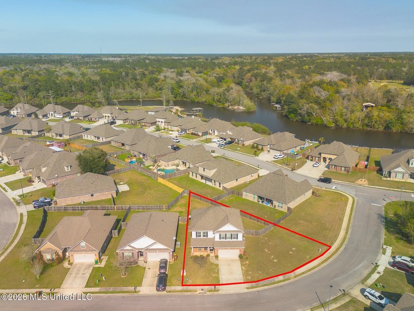 Spacious Family Home or Investment Opportunity in D'Iberville - photo 3