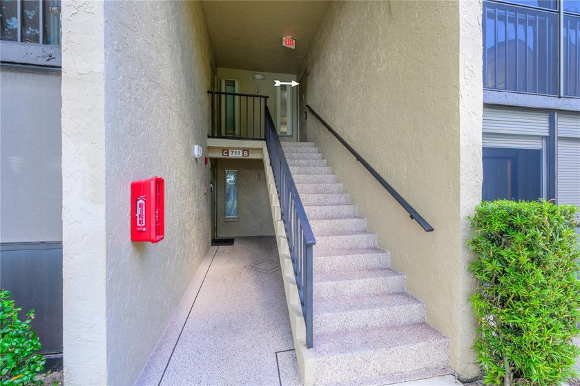 Welcome to your newly remodeled stylish 3-bedroom 2-bath - photo 3