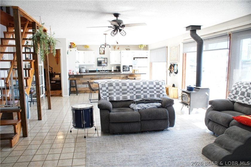 List price is below appraisal, NEW ROOF COMING SOON! Sitting at - photo 15