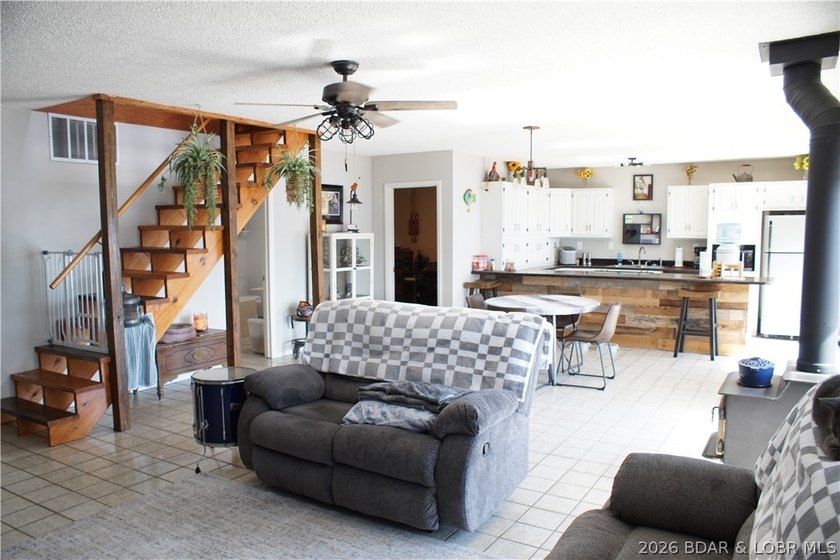 List price is below appraisal, NEW ROOF COMING SOON! Sitting at - photo 16