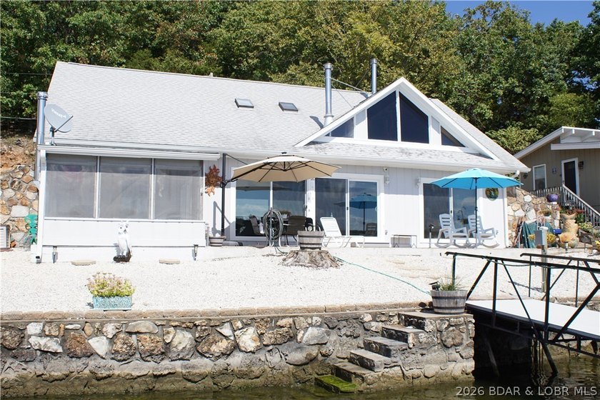 List price is below appraisal, NEW ROOF COMING SOON! Sitting at - photo 30