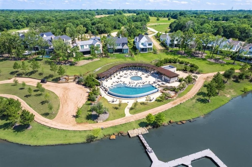 Just over an hour from Dallas, this stunning five-bedroom - photo 30