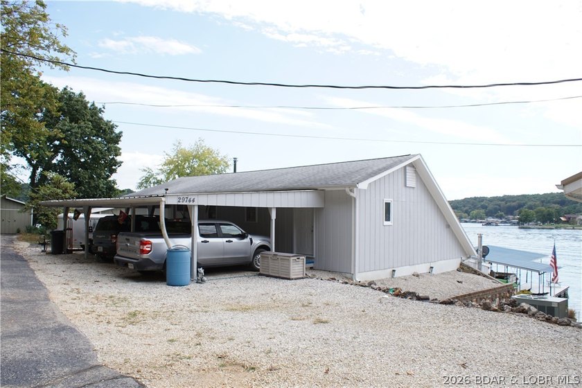 List price is below appraisal, NEW ROOF COMING SOON! Sitting at - photo 31