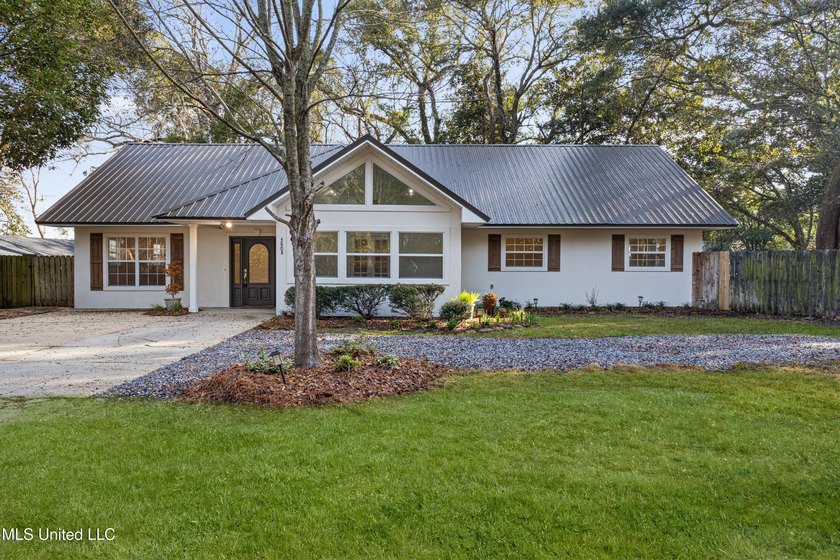 DON'T MISS OUT! PRICED OVER 10K BELOW RECENT APPRAISAL! ALL - photo 2