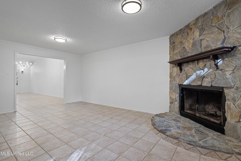 DON'T MISS OUT! PRICED OVER 10K BELOW RECENT APPRAISAL! ALL - photo 6
