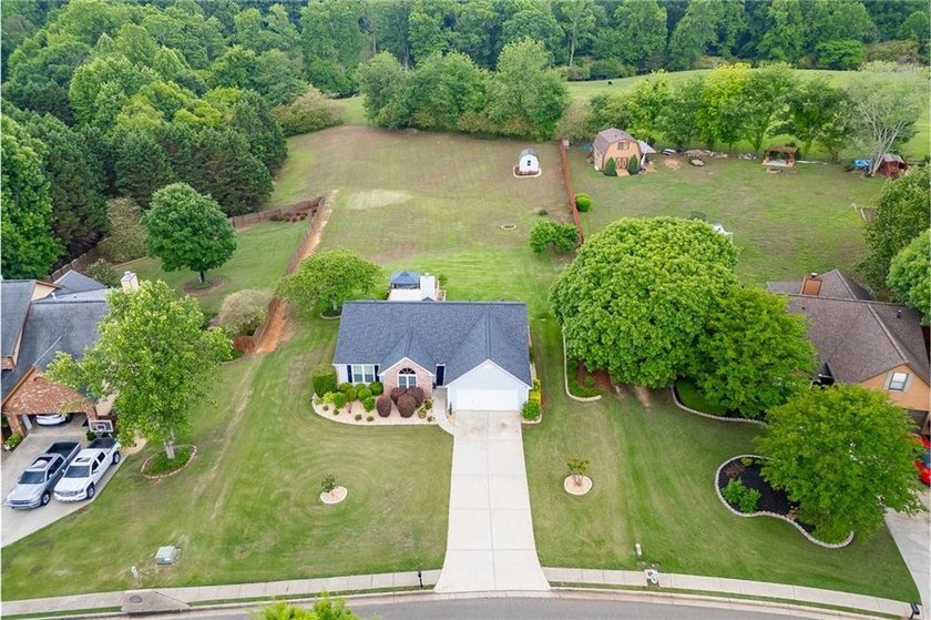 Beautifully updated 3-bedroom, 2-bath ranch nestled on a private - photo 50