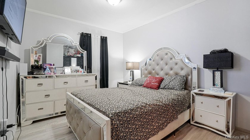 Charming Legal 2Family Home in the heart of Rosedale! Welcome to - photo 7