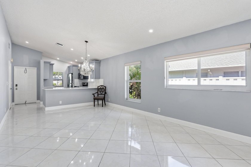 Nice 2/2 Corner Unit Villa w/ a new roof and has a 1 Car garage - photo 8