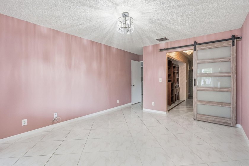Nice 2/2 Corner Unit Villa w/ a new roof and has a 1 Car garage - photo 10