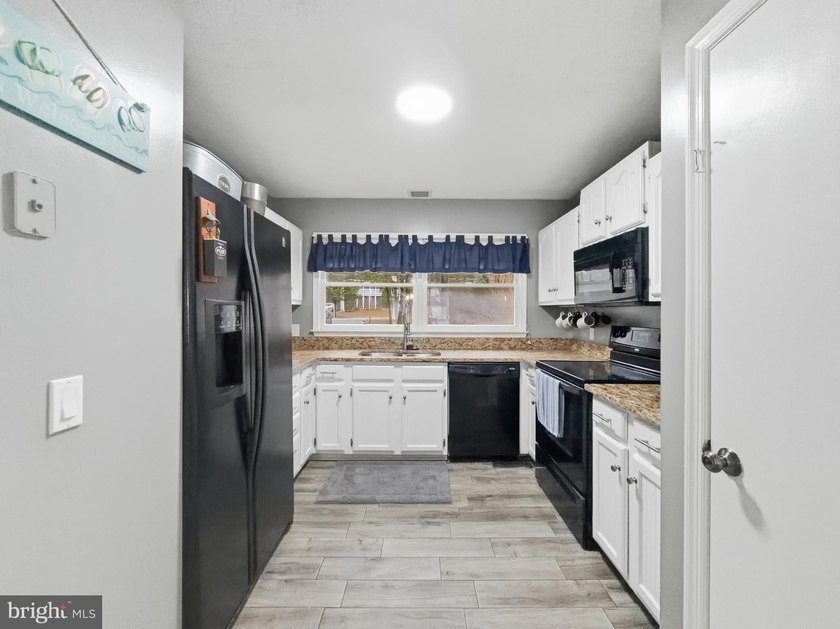 Welcome to 1353 Lakeview Parkway, where exceptional waterfront - photo 11