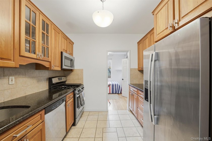 Beautiful and spacious one bedroom (PLUS BONUS ROOM) in the - photo 16