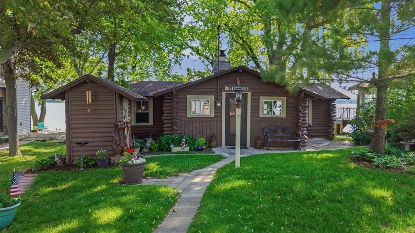 1930's original 3 season log cabin situated on 50' of prime Fox - photo 16