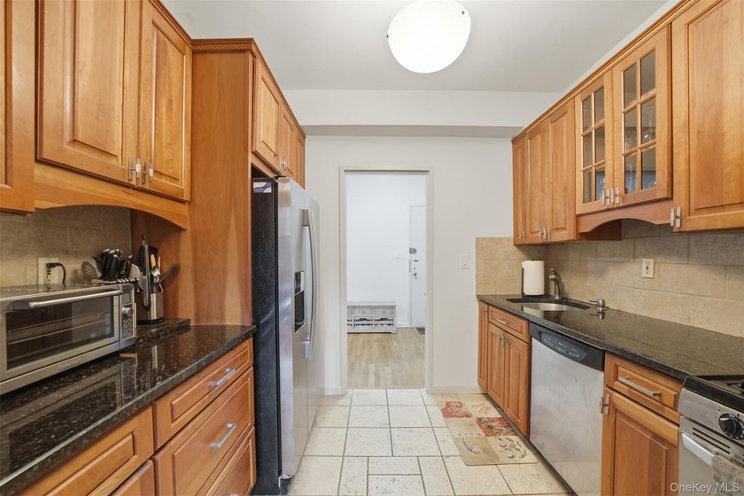 Beautiful and spacious one bedroom (PLUS BONUS ROOM) in the - photo 17