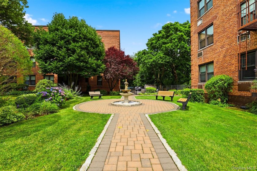 Beautiful and spacious one bedroom (PLUS BONUS ROOM) in the - photo 33