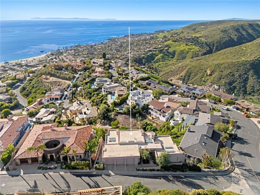 Sweeping ocean views from every room define this substantial - photo 38