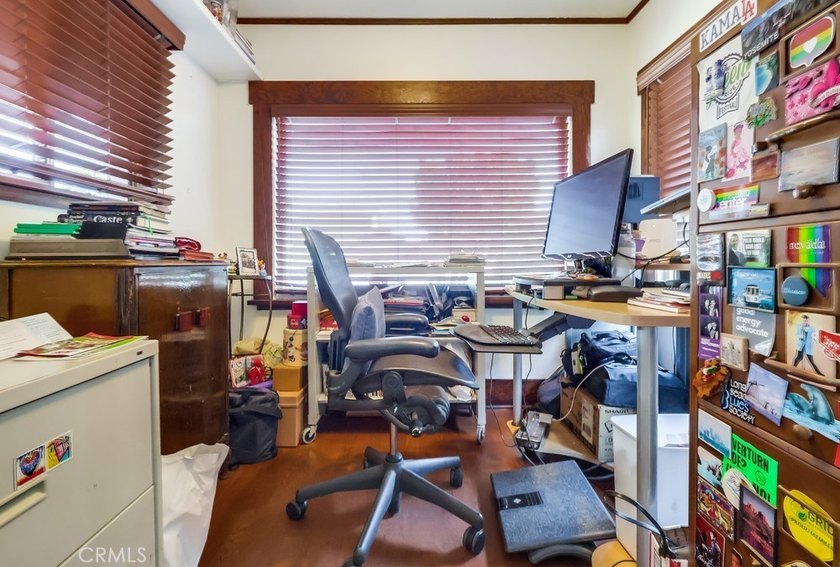 Located in the heart of Retro Row within the highly sought-after - photo 12