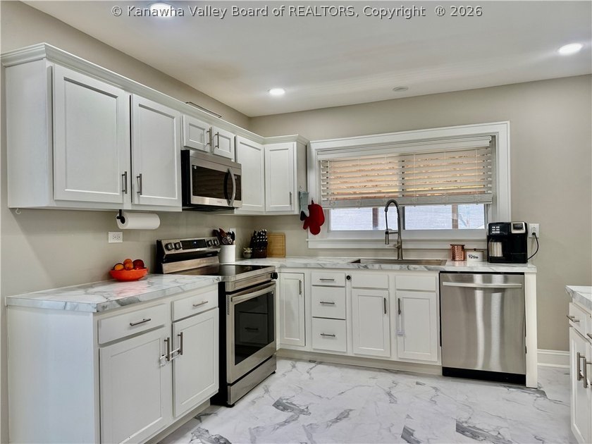 Move-in ready and offering exceptional flexibility, this Nitro - photo 13