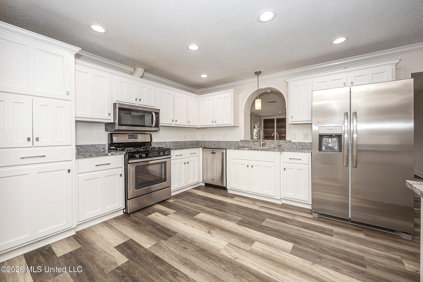GOLF CART DISTRICT, CLOSE TO DOWNTOWN! Bring your golf cart to - photo 14