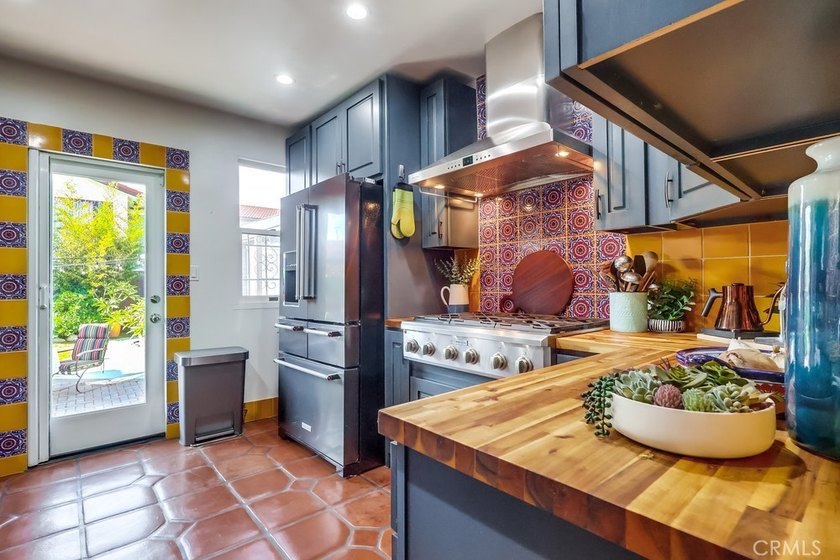 Located in the heart of Retro Row within the highly sought-after - photo 20