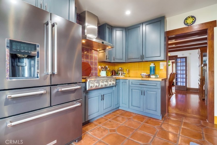 Located in the heart of Retro Row within the highly sought-after - photo 21