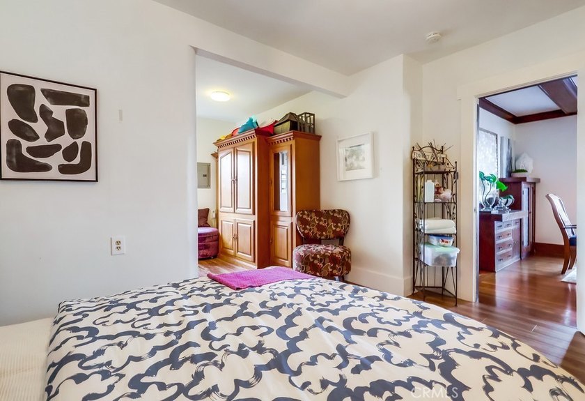 Located in the heart of Retro Row within the highly sought-after - photo 26
