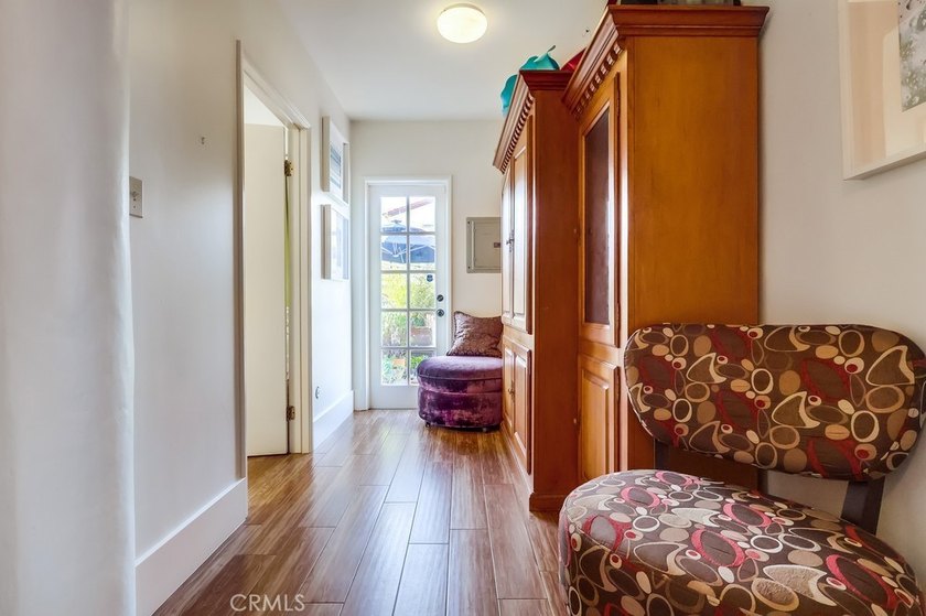Located in the heart of Retro Row within the highly sought-after - photo 27
