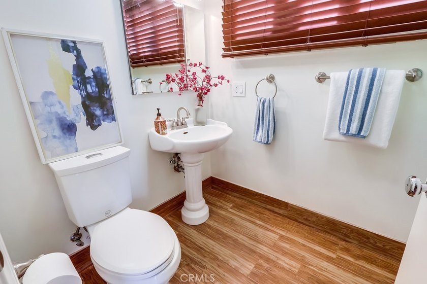 Located in the heart of Retro Row within the highly sought-after - photo 28