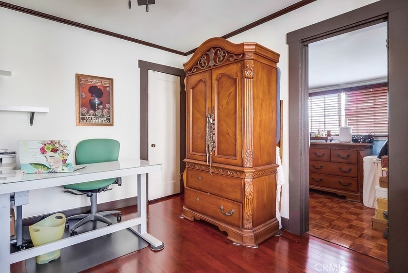 Located in the heart of Retro Row within the highly sought-after - photo 35