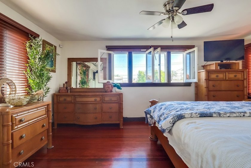 Located in the heart of Retro Row within the highly sought-after - photo 36