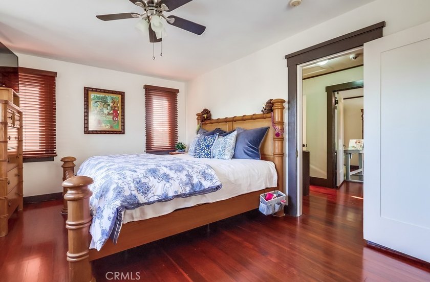 Located in the heart of Retro Row within the highly sought-after - photo 37