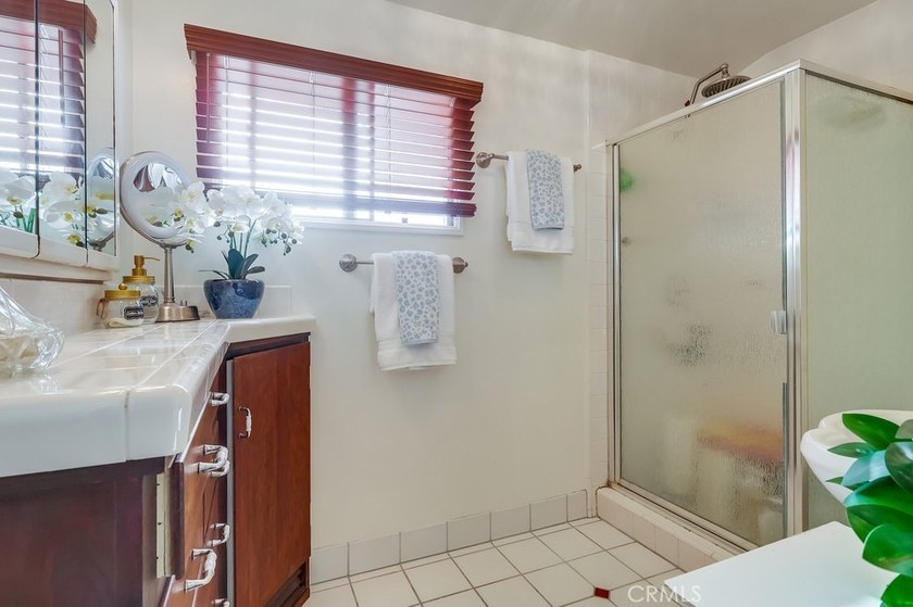 Located in the heart of Retro Row within the highly sought-after - photo 40