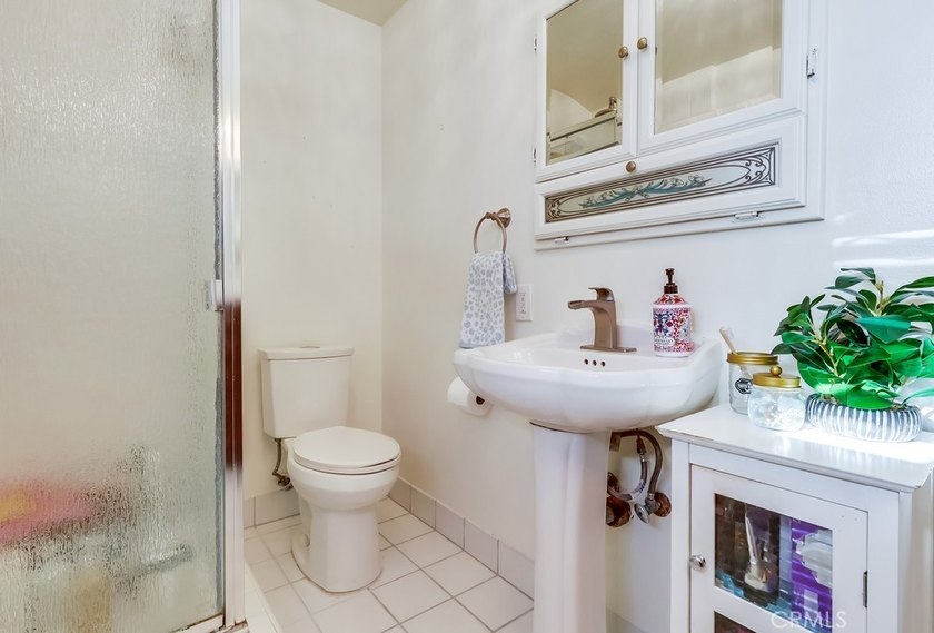 Located in the heart of Retro Row within the highly sought-after - photo 41